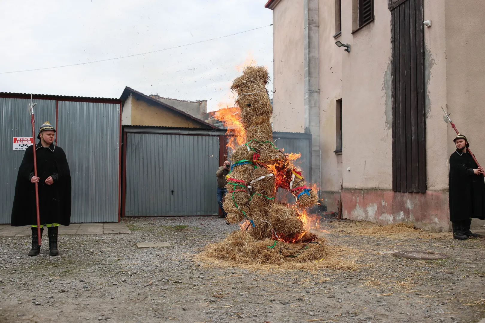 Pochód z Judoszem na ulicach Skoczowa. Fot. PAP/Jarek Praszkiewicz