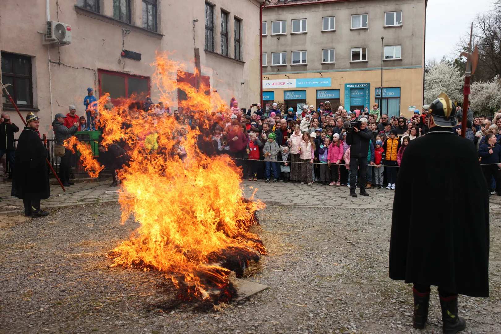 Pochód z Judoszem na ulicach Skoczowa. Fot. PAP/Jarek Praszkiewicz