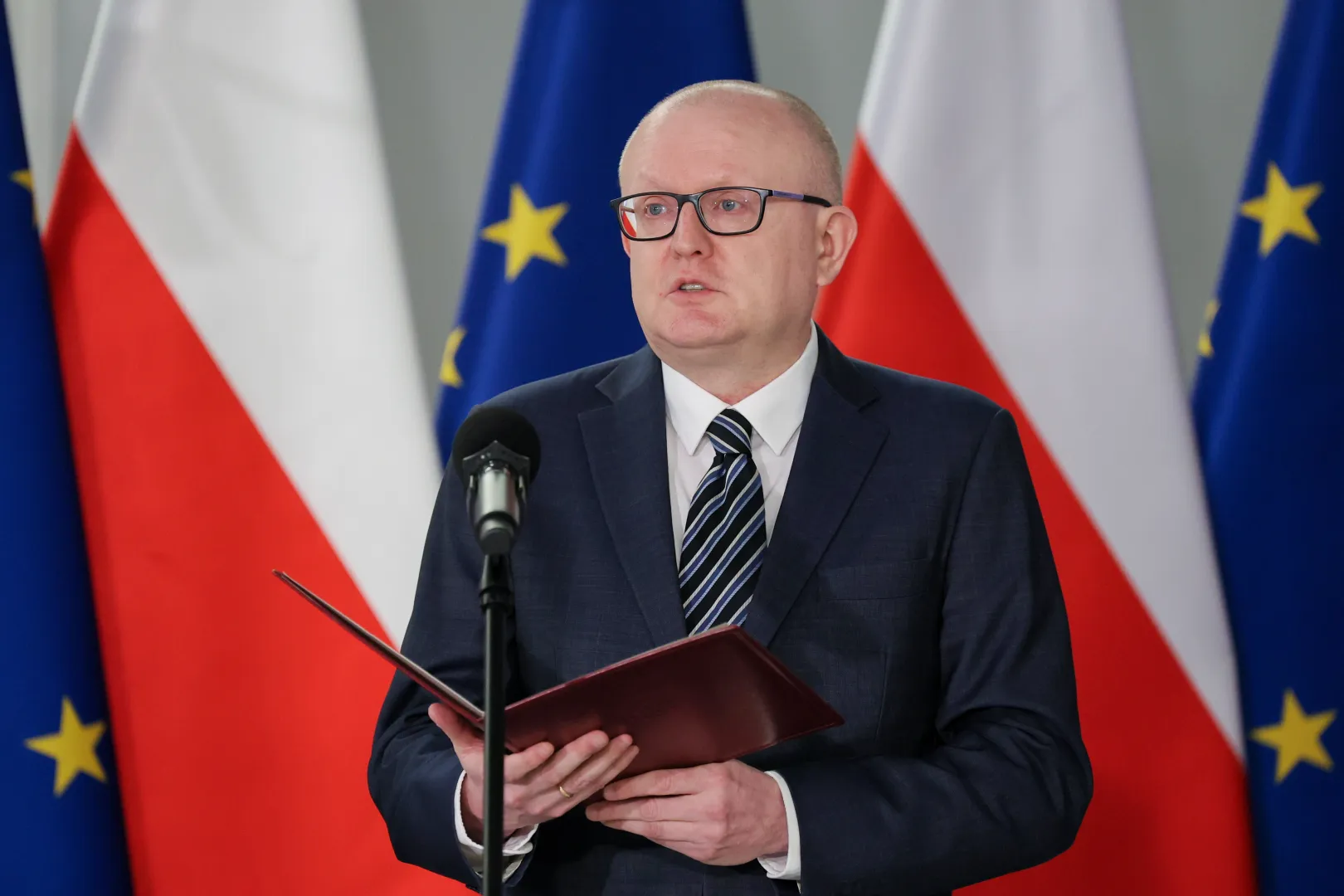 Wybrany przez Sejm na stanowisko sędziego Trybunału Konstytucyjnego Marcin Dziurda podczas ślubowania w Sejmie Fot. PAP/Paweł Supernak