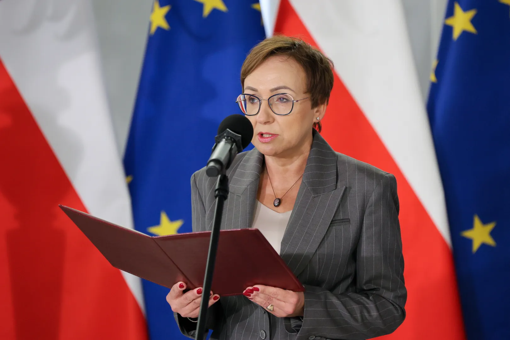 Wybrana przez Sejm na stanowisko sędziego Trybunału Konstytucyjnego Anna Korwin-Piotrowska podczas ślubowania w Sejmie Fot. PAP/Paweł Supernak