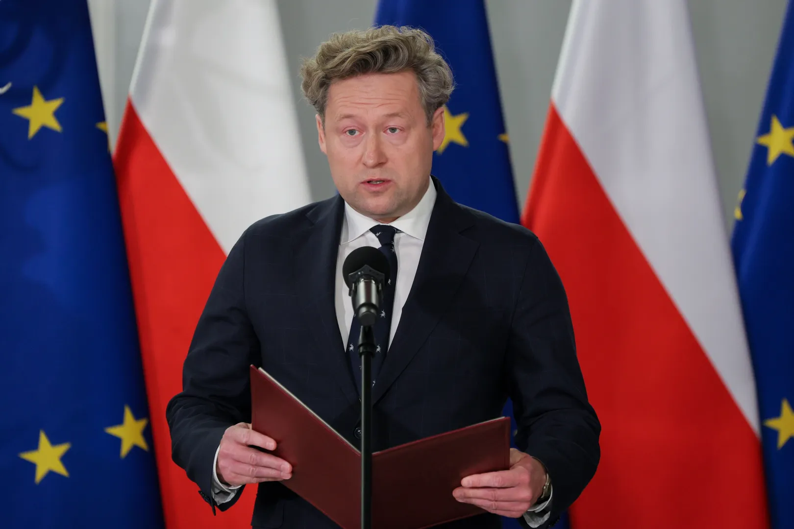 Wybrany przez Sejm na stanowisko sędziego Trybunału Konstytucyjnego Maciej Taborowski podczas ślubowania w Sejmie Fot. PAP/Paweł Supernak