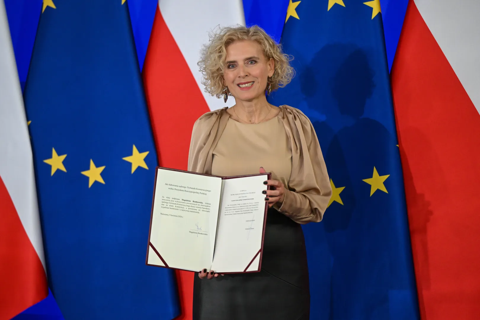  Wybrana przez Sejm na stanowisko sędziego Trybunału Konstytucyjnego Magdalena Bentkowska podczas ślubowania sędziów TK w Sejmie Fot. PAP/Paweł Supernak