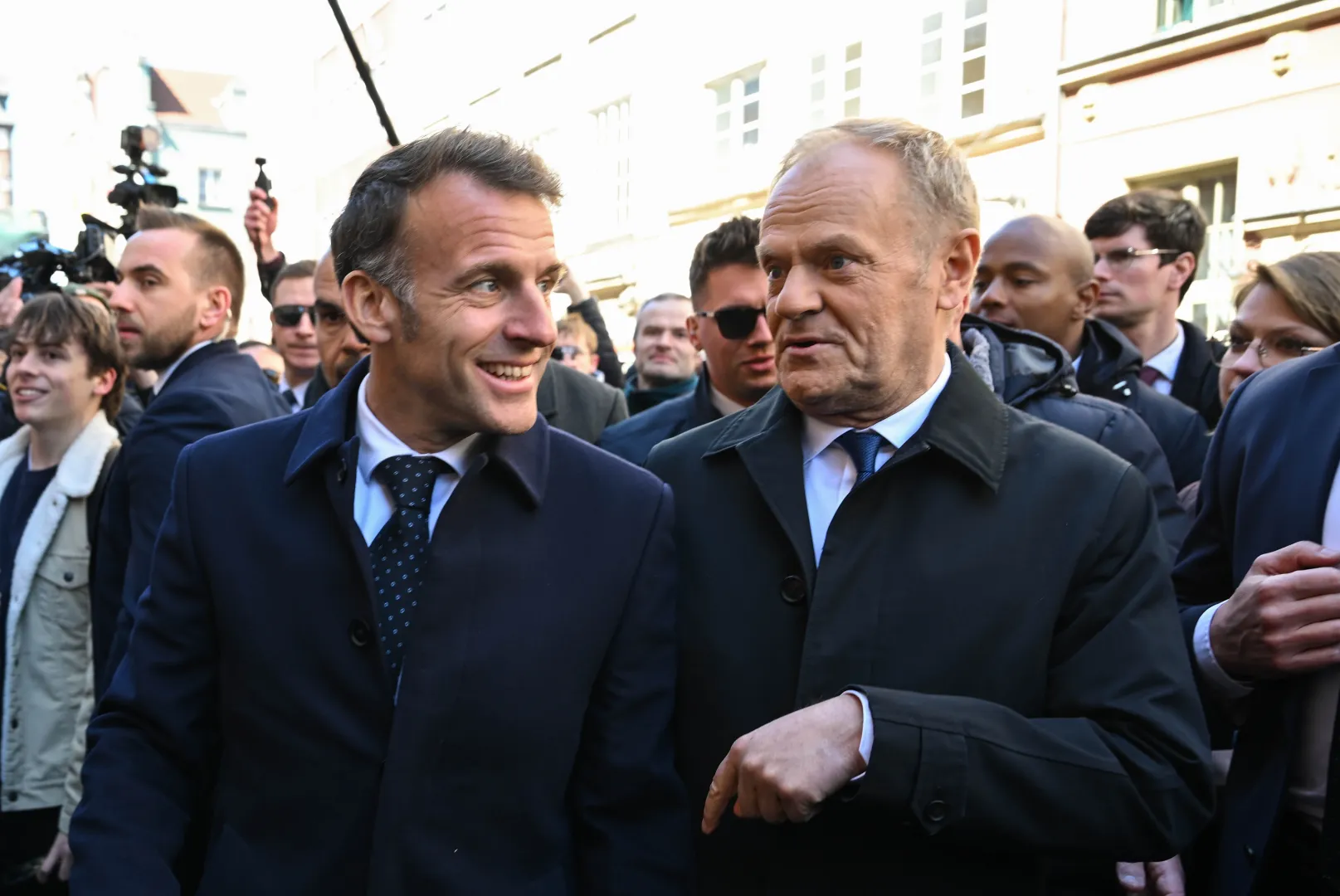 Emmanuel Macron, Donald Tusk. Fot. PAP/Adam Warżawa