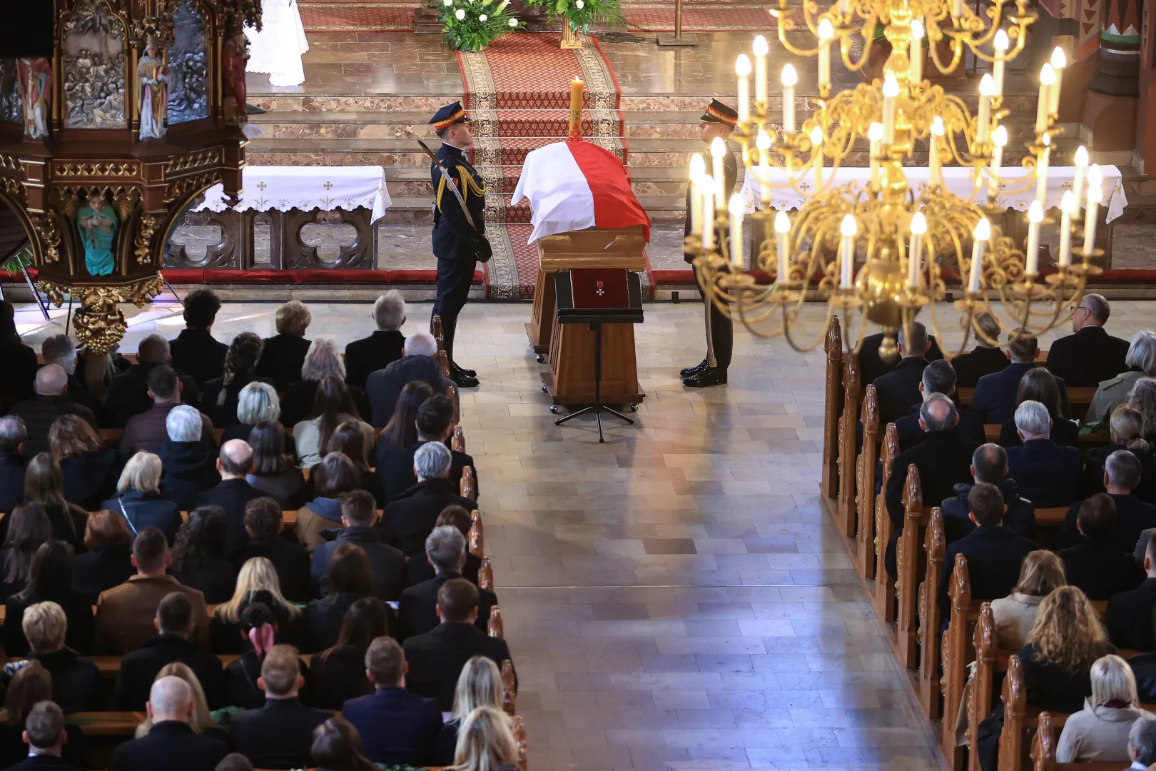 Msza święta żałobna w intencji posła Lewicy Łukasza Litewki w kościele parafii rzymskokatolickiej pw. św. Joachima w Sosnowcu. Fot. PAP/Jarek Praszkiewicz