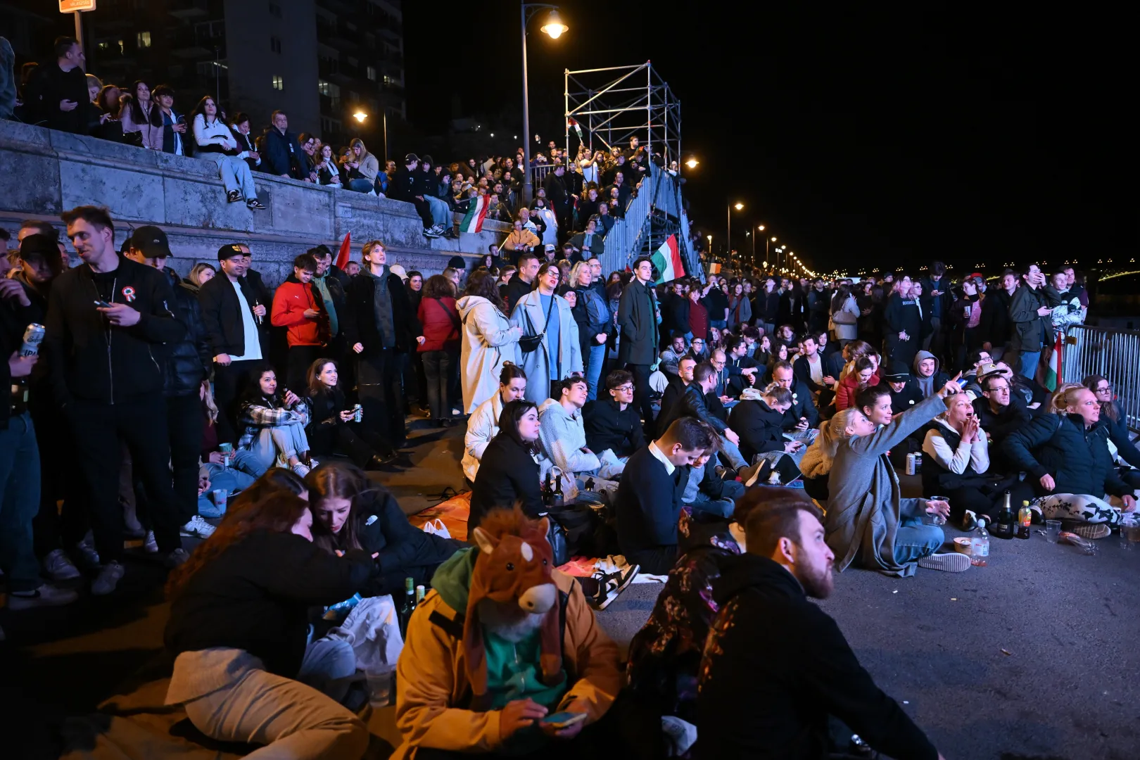 Reakcja na zwycięstwo Tiszy w Budapeszcie PAP/EPA/Tibor Illyes