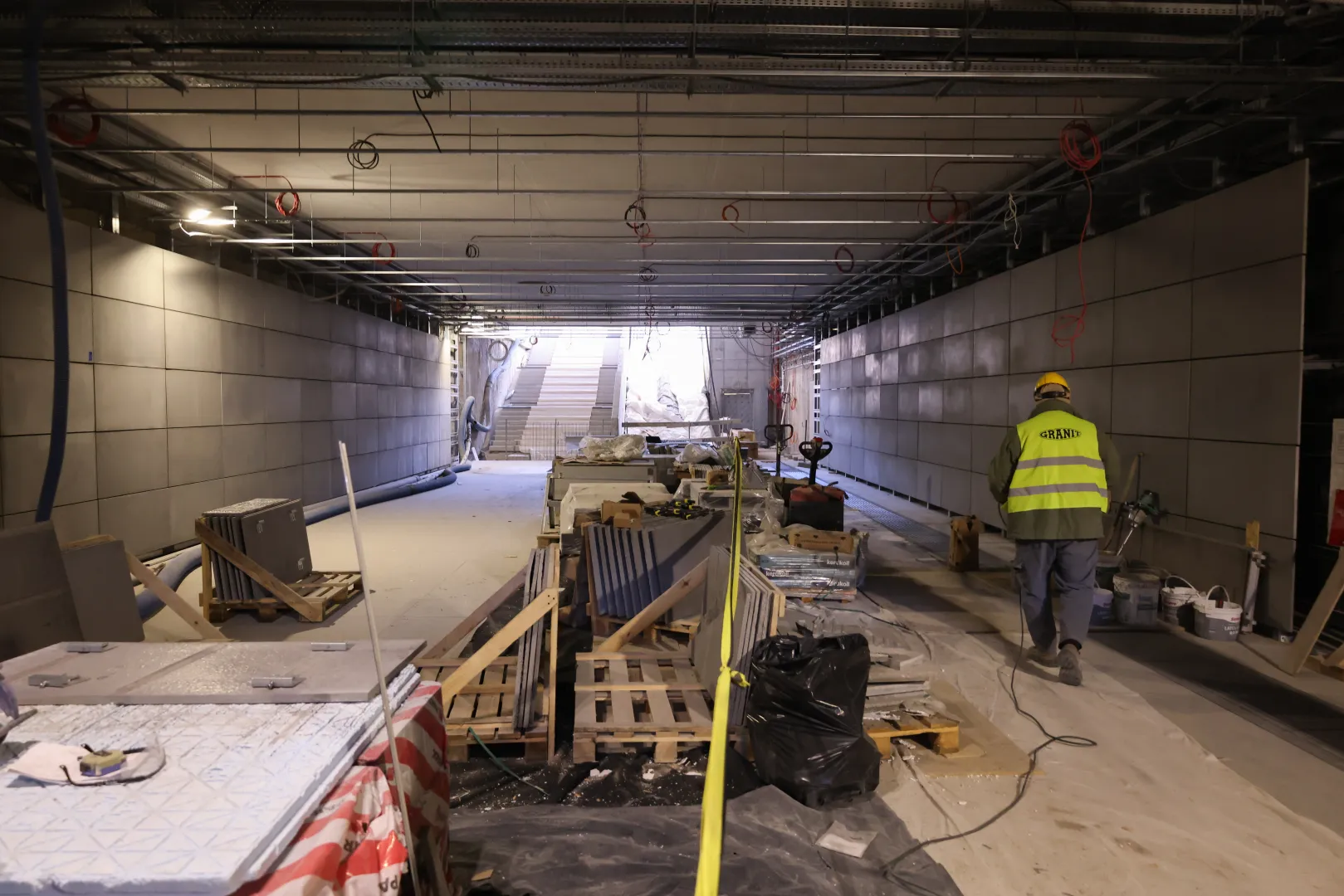 Budowa nowych stacji metra m2. Fot. PAP/Albert Zawada