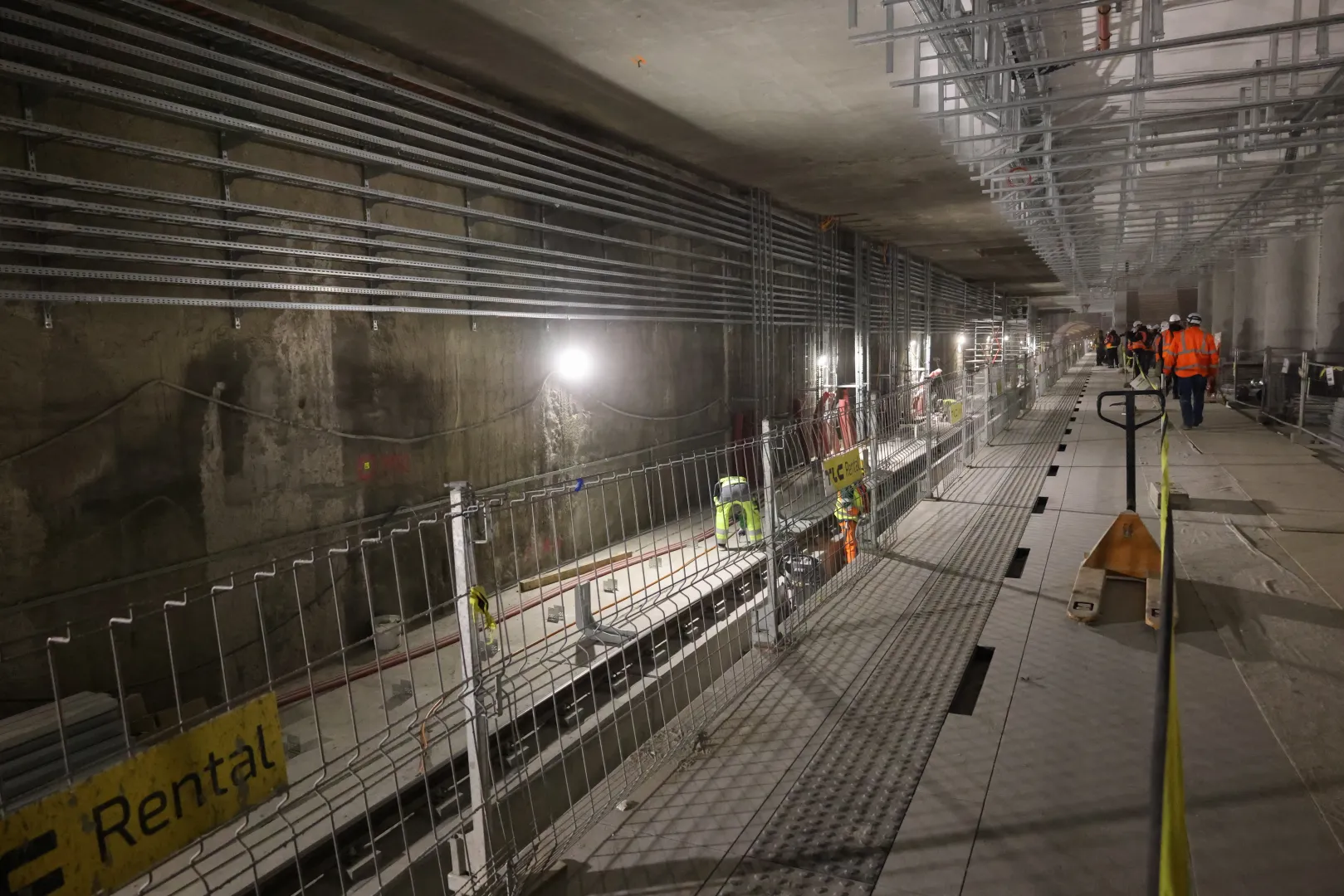 Budowa nowych stacji metra m2. Fot. PAP/Albert Zawada