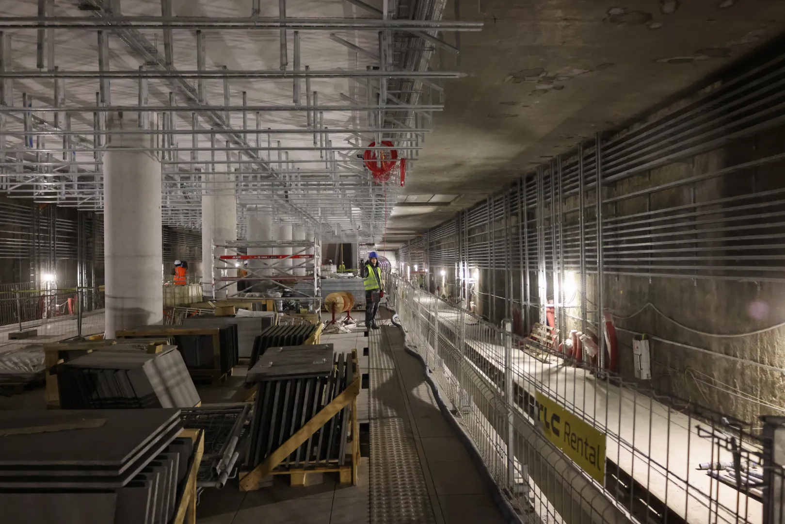 Budowa nowych stacji metra m2. Fot. PAP/Albert Zawada