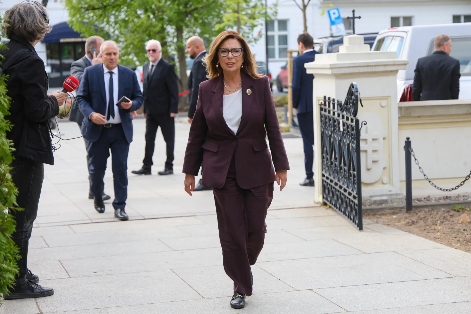 Marszałek Senatu Małgorzata Kidawa-Błońska w drodze na uroczystości pogrzebowe Andrzeja Olechowskiego Fot. PAP/Rafał Guz