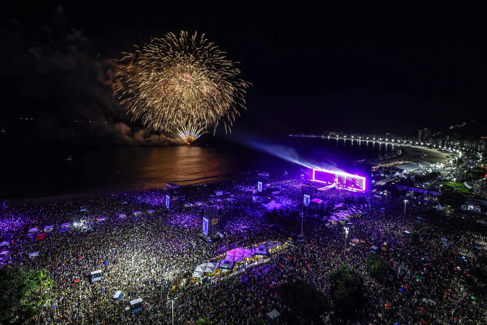  Darmowy koncert Shakiry na plaży Copacabana Fot. PAP/EPA/ANTONIO LACERDA