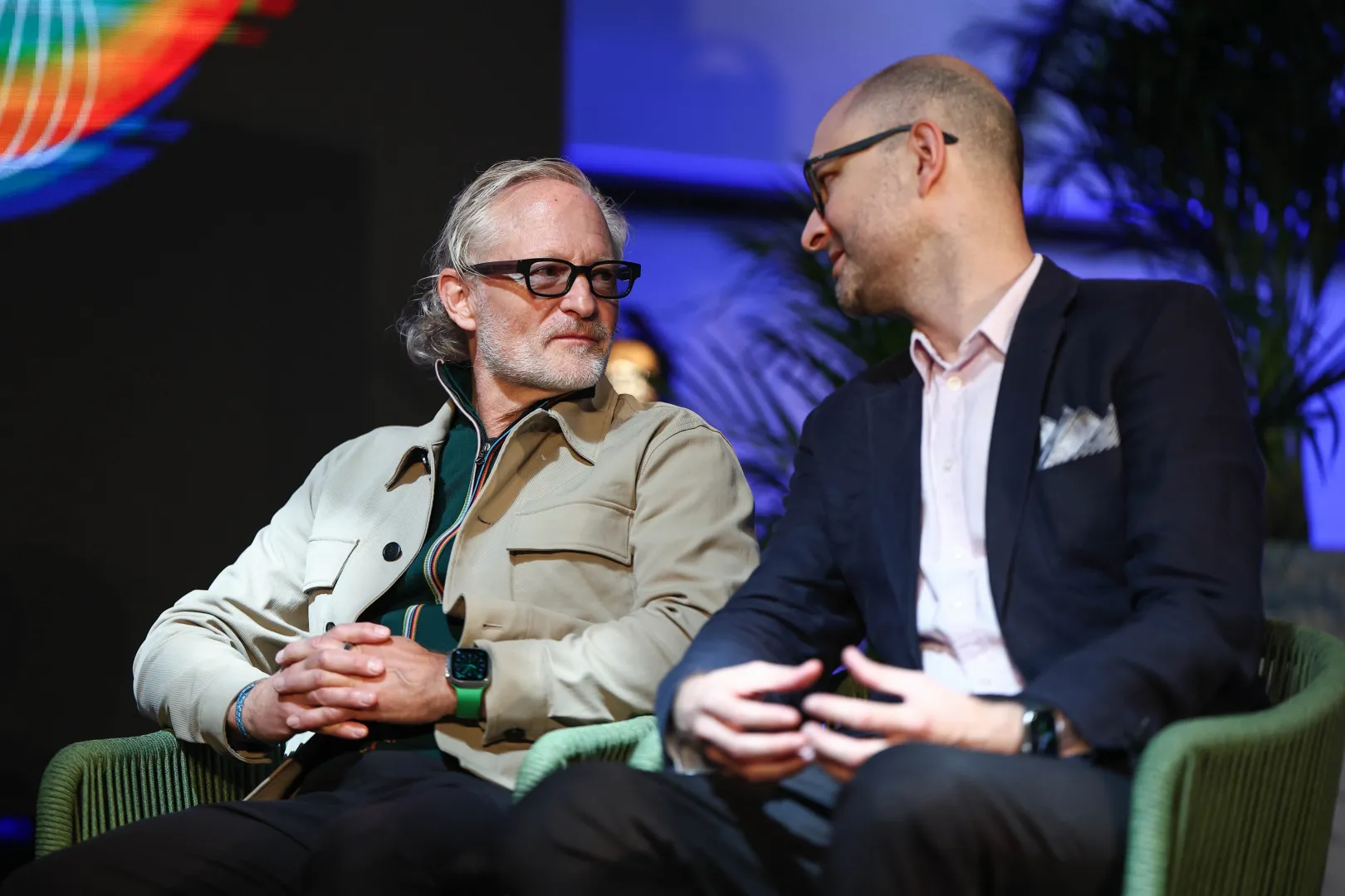 Prezes Santa Fe Institute prof. David Krakauer, prowadzący rzecznik prasowy UJ dr Marcin Kubat. Fot. PAP/Łukasz Gągulski