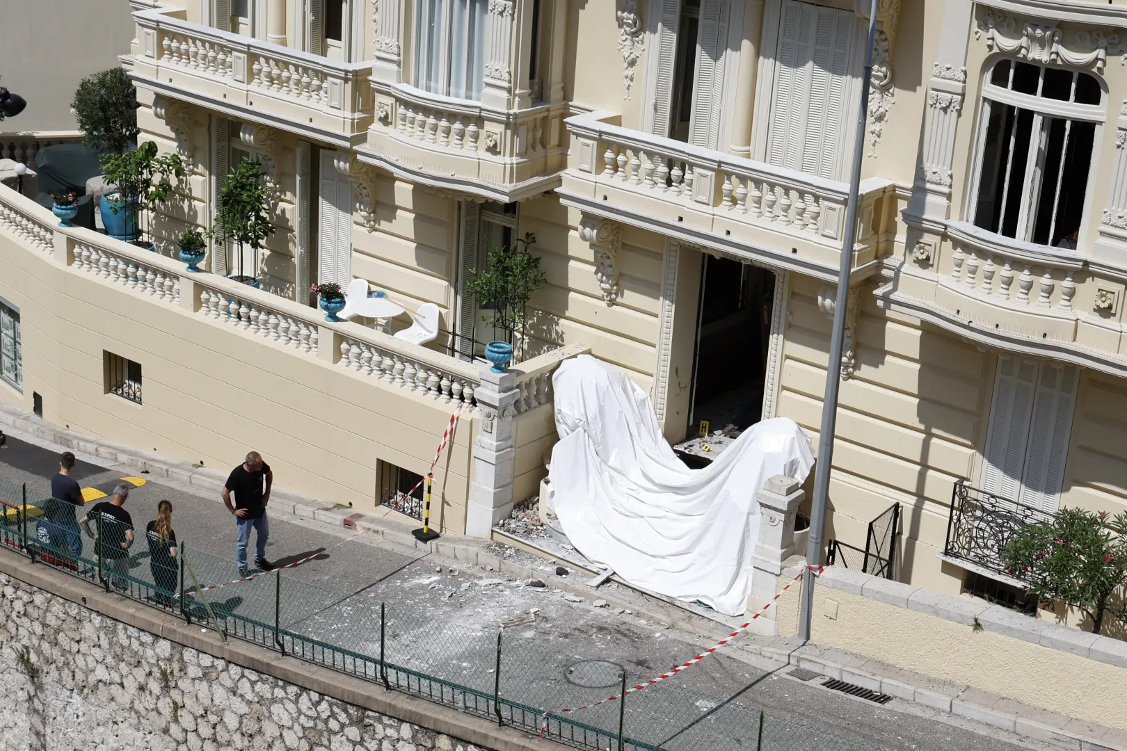 Miejsce wybuchu w Księstwie Monaco. Fot. PAP/EPA/SEBASTIEN NOGIER