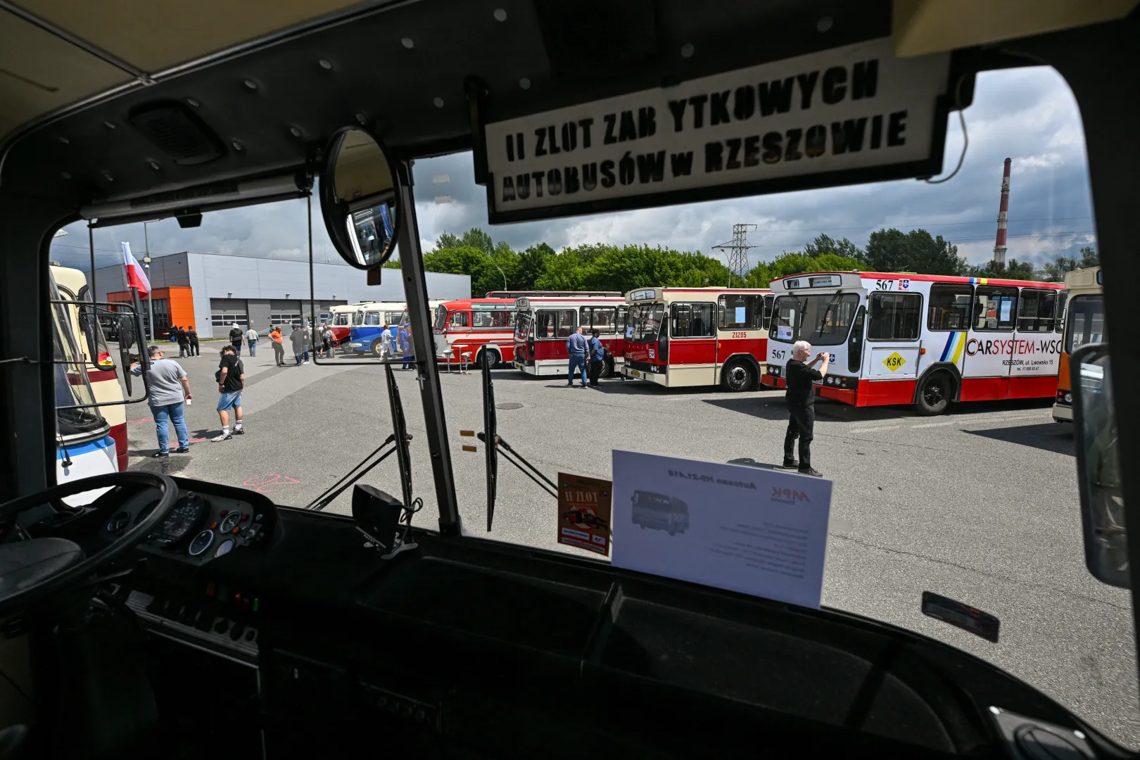 II Zlot Zabytkowych Autobusów w Rzeszowie. Fot. PAP/Darek Delmanowicz
