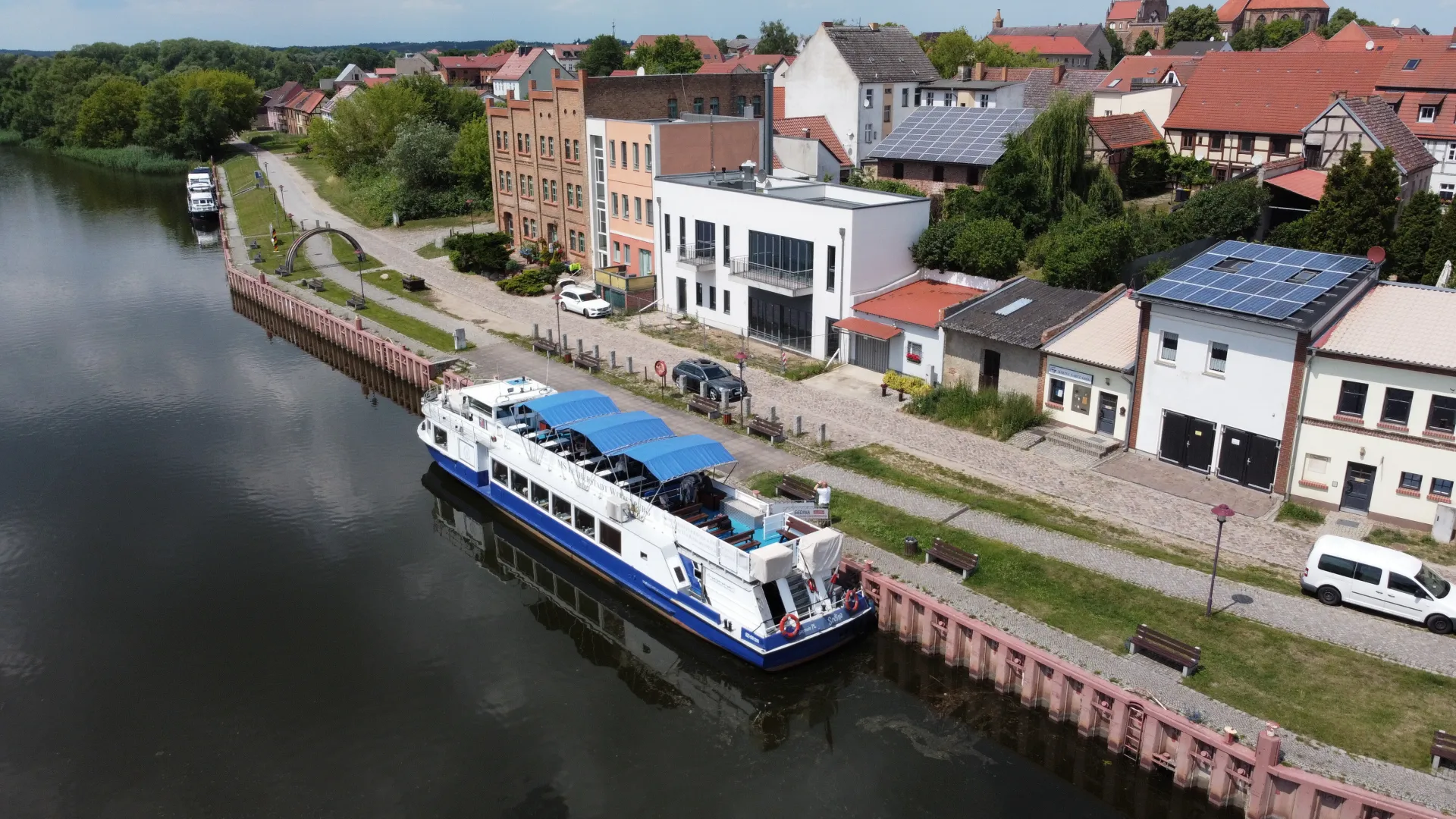 Tramwaj wodny na trasie Szczecin - Gartz. Fot. PAP/Marcin Bielecki