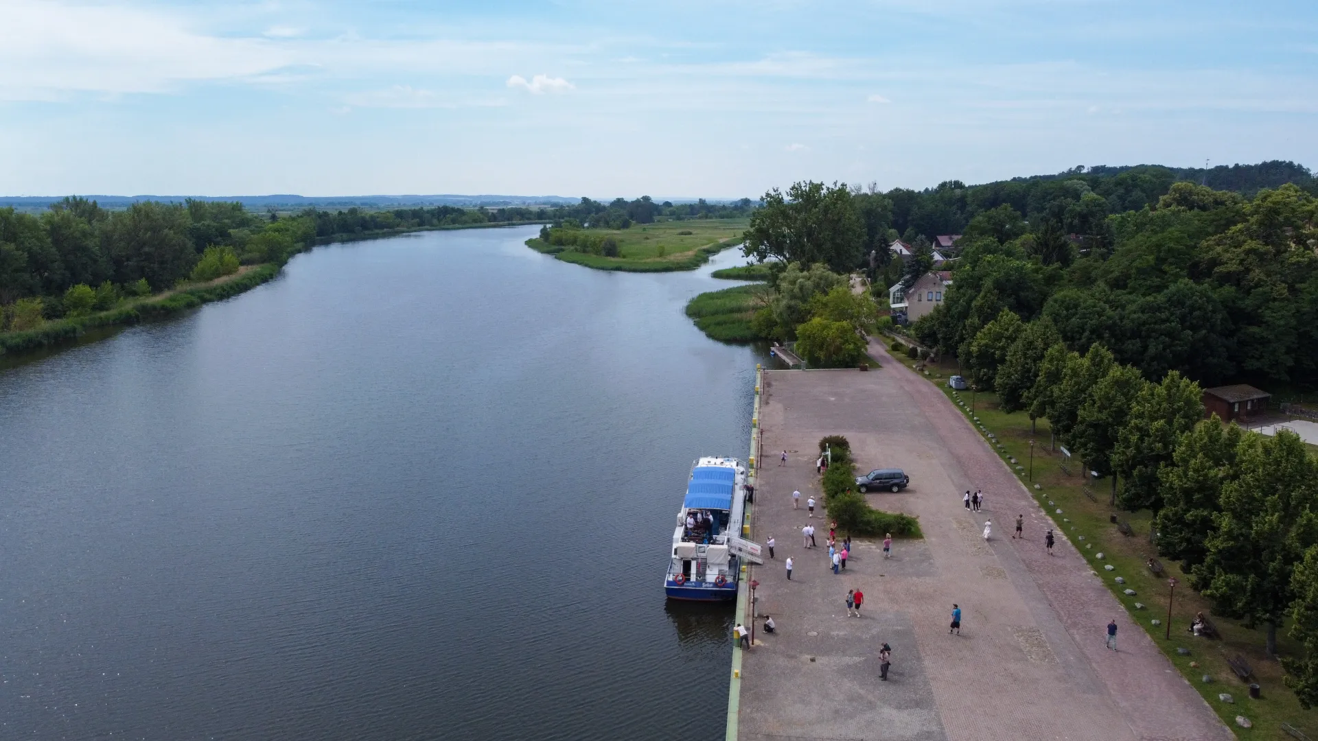 Tramwaj wodny na trasie Szczecin - Gartz. Fot. PAP/Marcin Bielecki