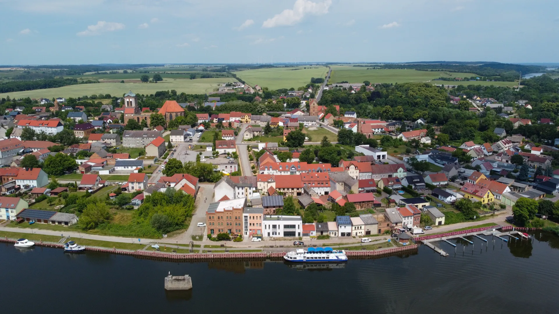 Tramwaj wodny na trasie Szczecin - Gartz. Fot. PAP/Marcin Bielecki