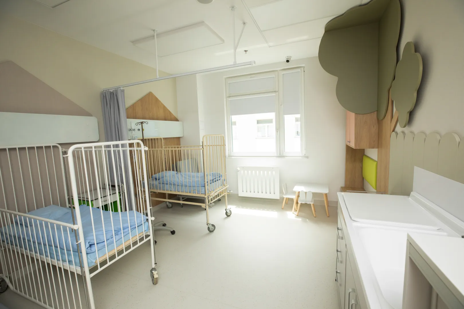 Nowa Klinika Kardiologii i Kardiochirurgii Dziecięcej w Uniwersyteckim Szpitalu Klinicznym (USK) we Wrocławiu. Fot. PAP/Krzysztof Ćwik