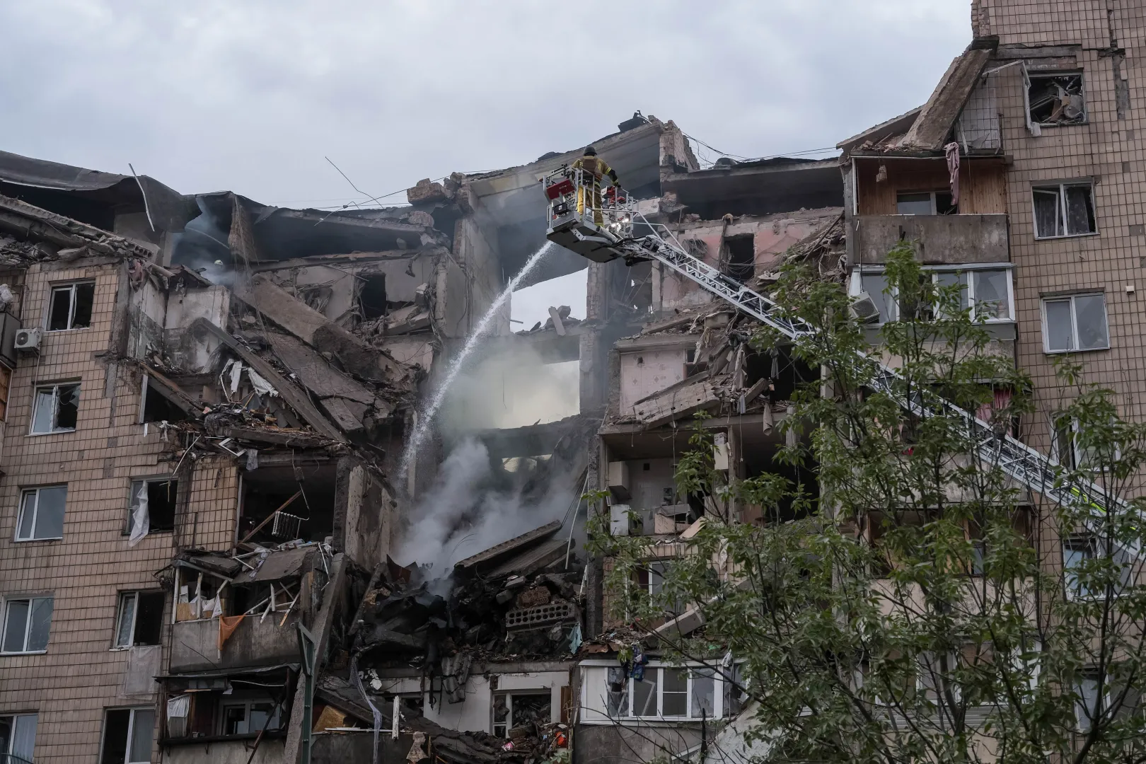 Kijów po rosyjskim ataku. Fot. PAP/Vladyslav Musiienko