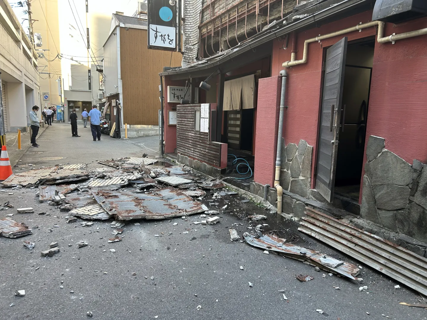 Zniszczenia po trzęsieniu ziemi w Japonii. Fot. PAP/EPA/JIJI PRESS JAPAN OUT