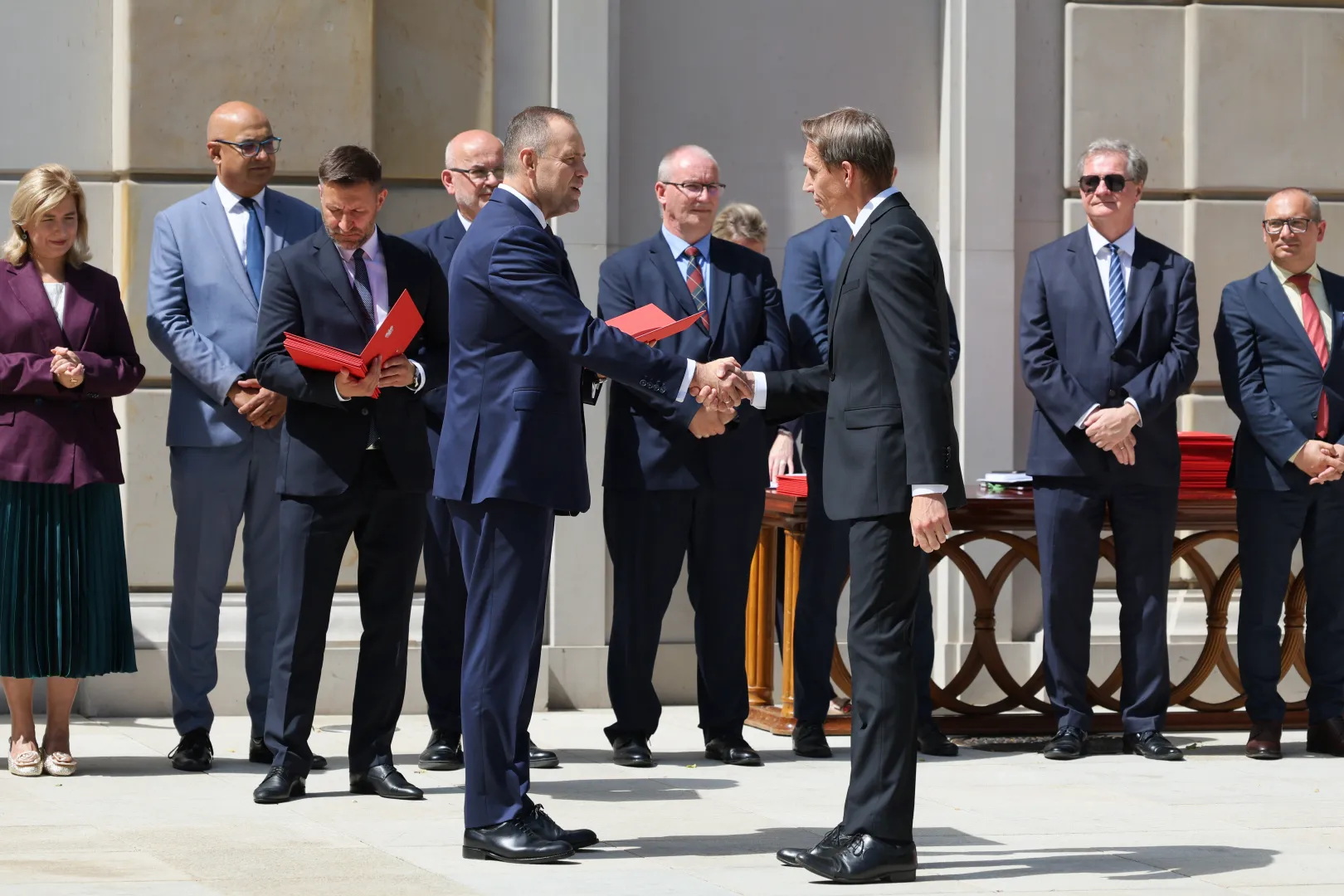Prezydent RP Karol Nawrocki (L-front) podczas uroczystości wręczenia nominacji profesorskich w Pałacu Prezydenckim w Warszawie. Fot. PAP/Paweł Supernak