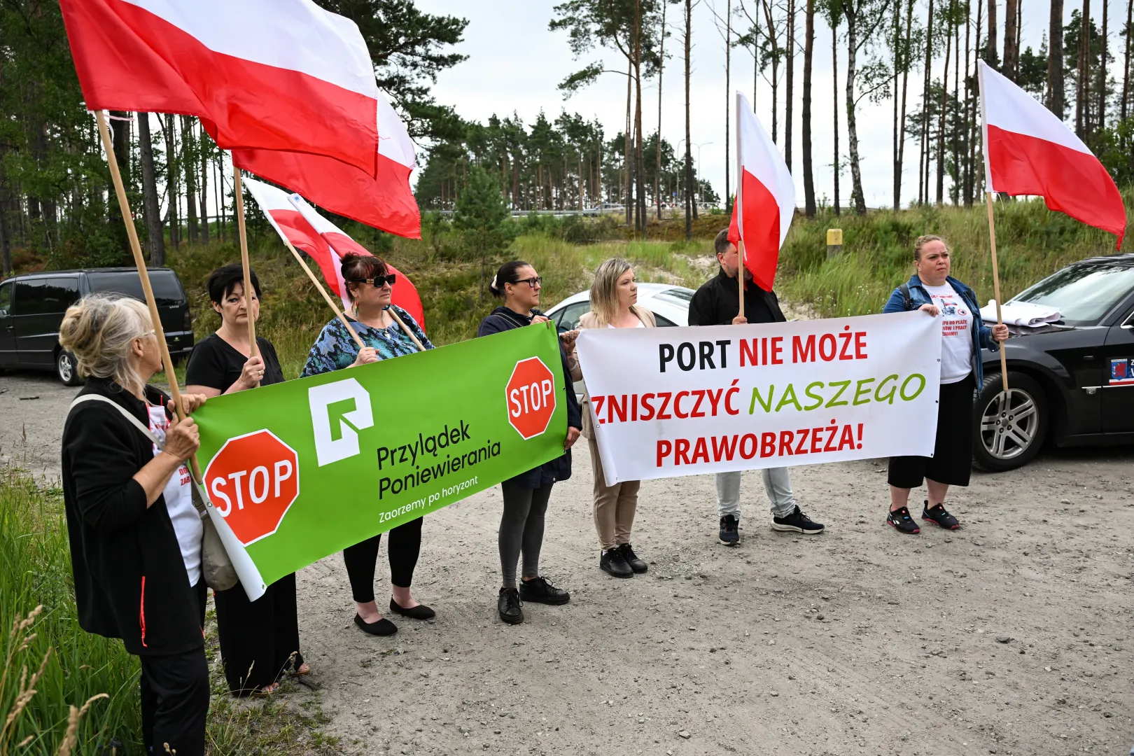 Protest przeciwko budowie Głębokowodnego Terminala Kontenerowego Przylądek Pomerania. Fot. PAP/Marcin Bielecki