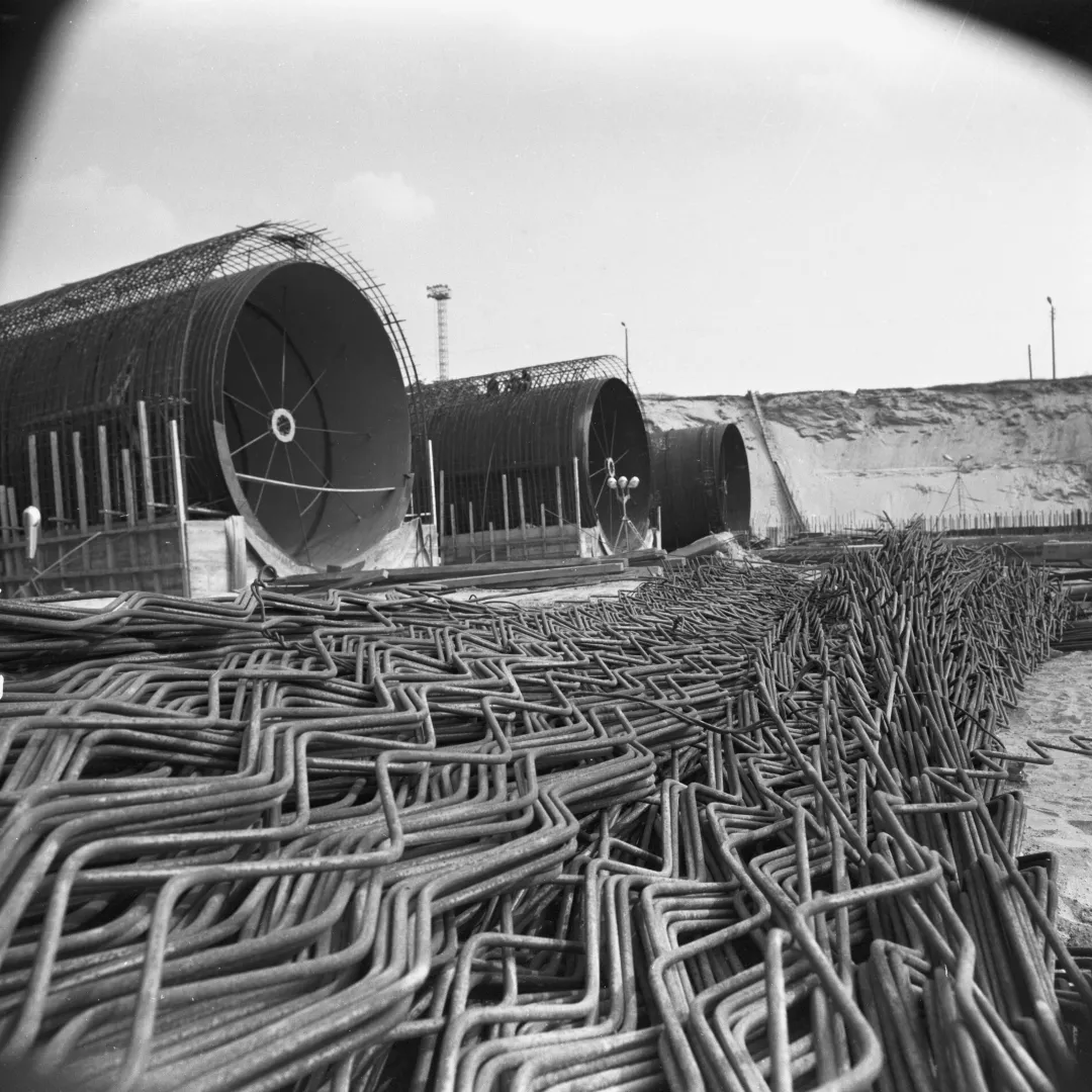 Budowa elektrowni wodnej szczytowo-pompowej Żarnowiec położonej nad Jeziorem Żarnowieckim. Fot. PAP/Andrzej Klimek