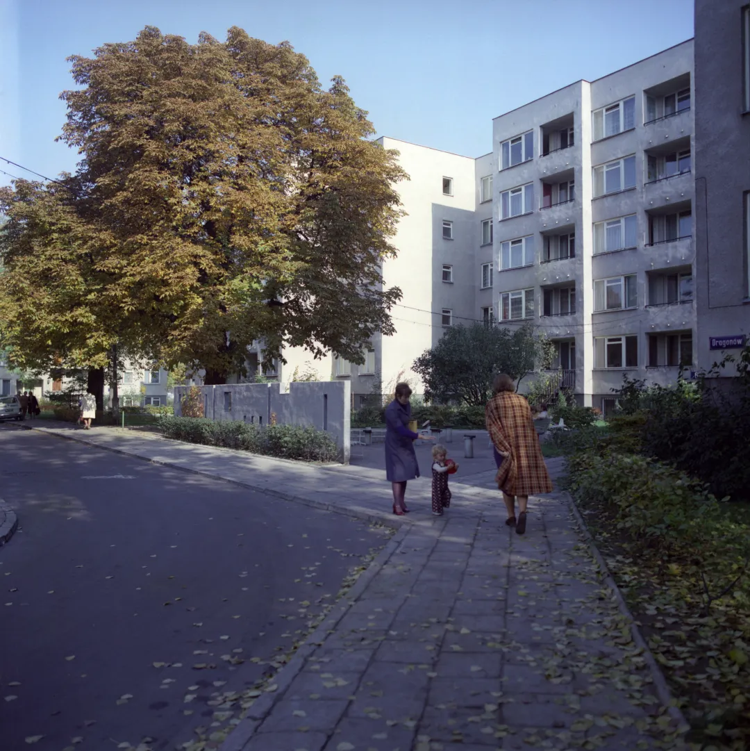  Architektura powojennego modernizmu - osiedle Szwoleżerów, położone w obrębie ulic: Szwoleżerów–Czerniakowska–Dragonów. Budowane w latach 1972–1974 według projektu architekt Haliny Skibniewskiej. Fot. PAP/Jan Hausbrandt