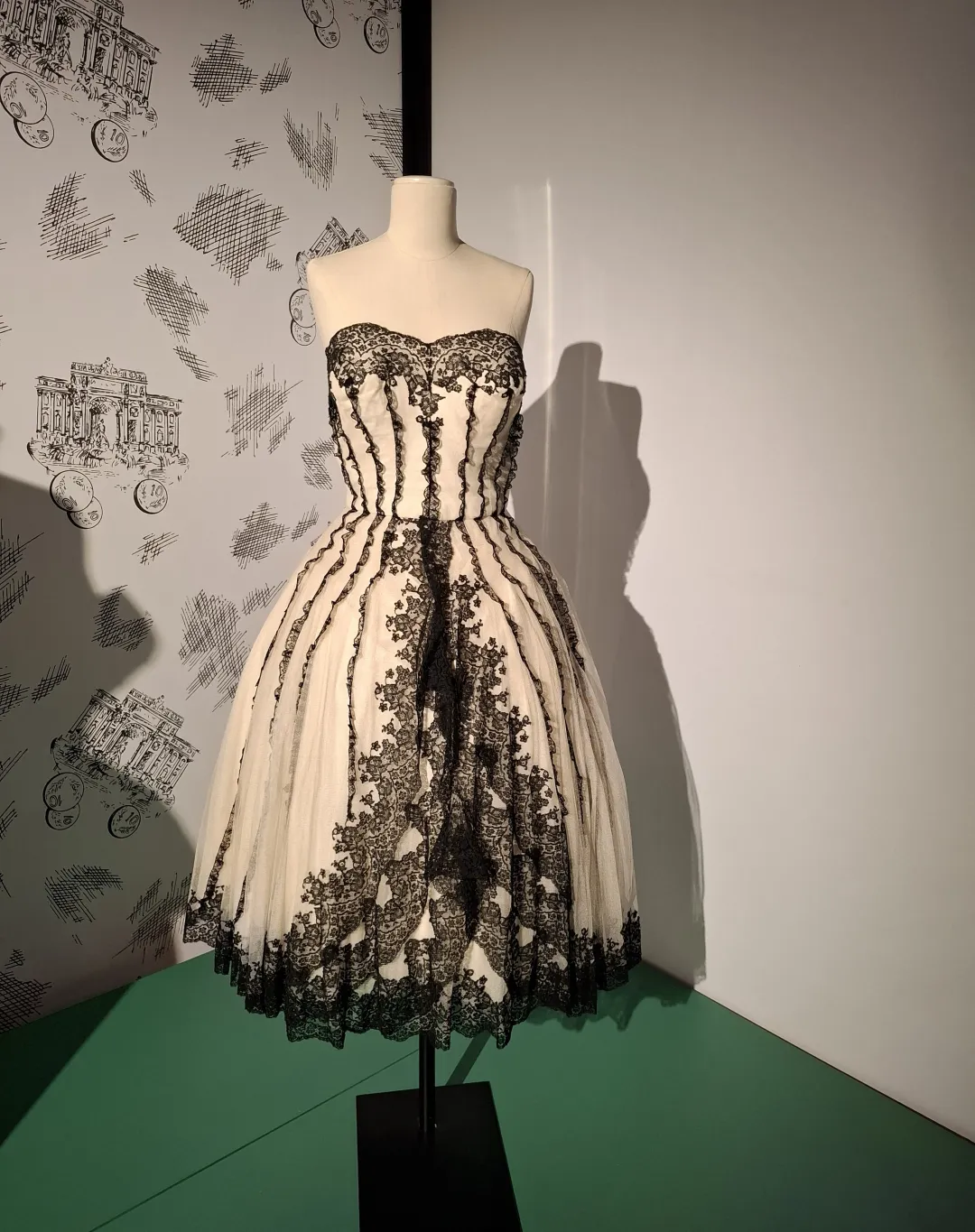 Wystawa „Moda in luce 1955-1975 – Roma fra glamour e innovazione industriale”. Fot. PAP/Sylwia Wysocka