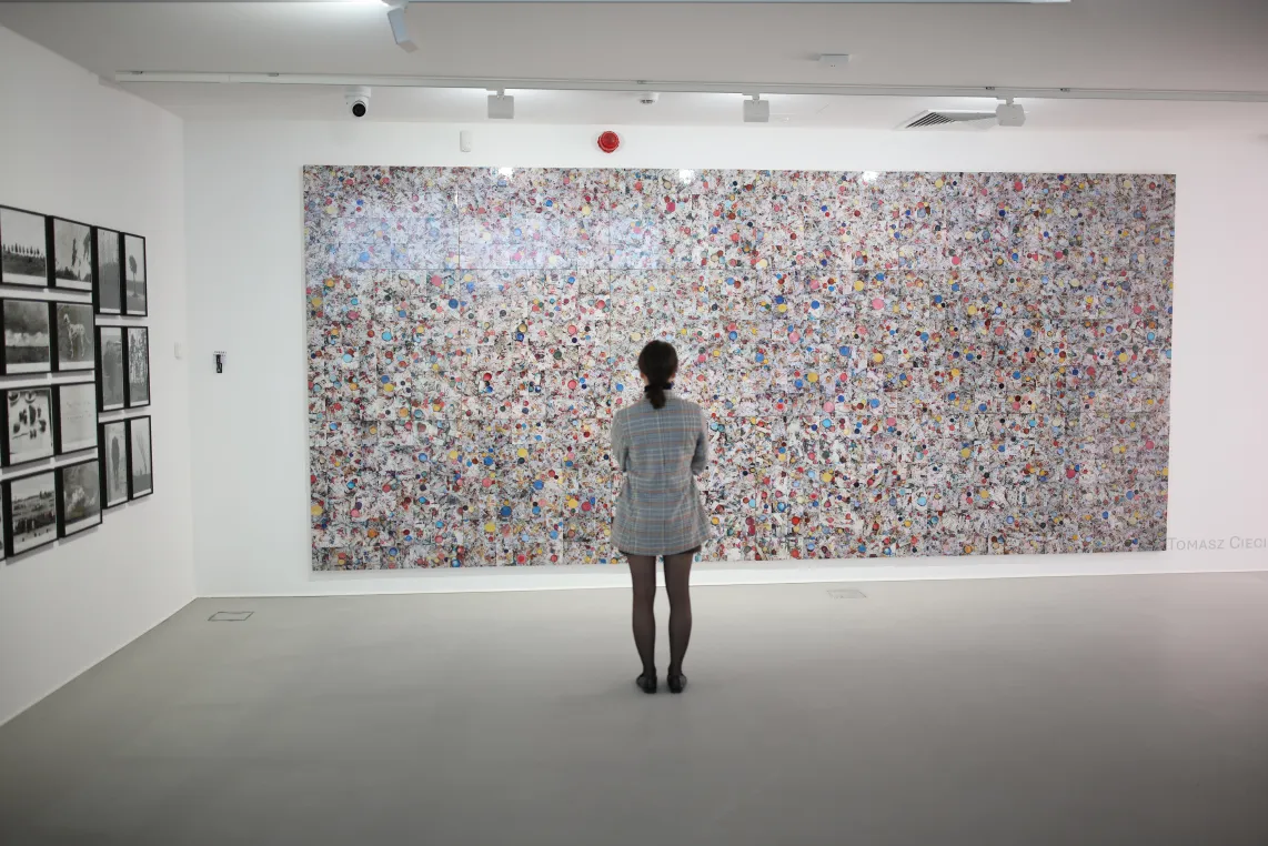 Wystawa „Daj mi wszystko” zaprezentowana w Galerii Sztuki Współczesnej Bunkier Sztuki w Krakowie. Fot. PAP/Łukasz Gągulski