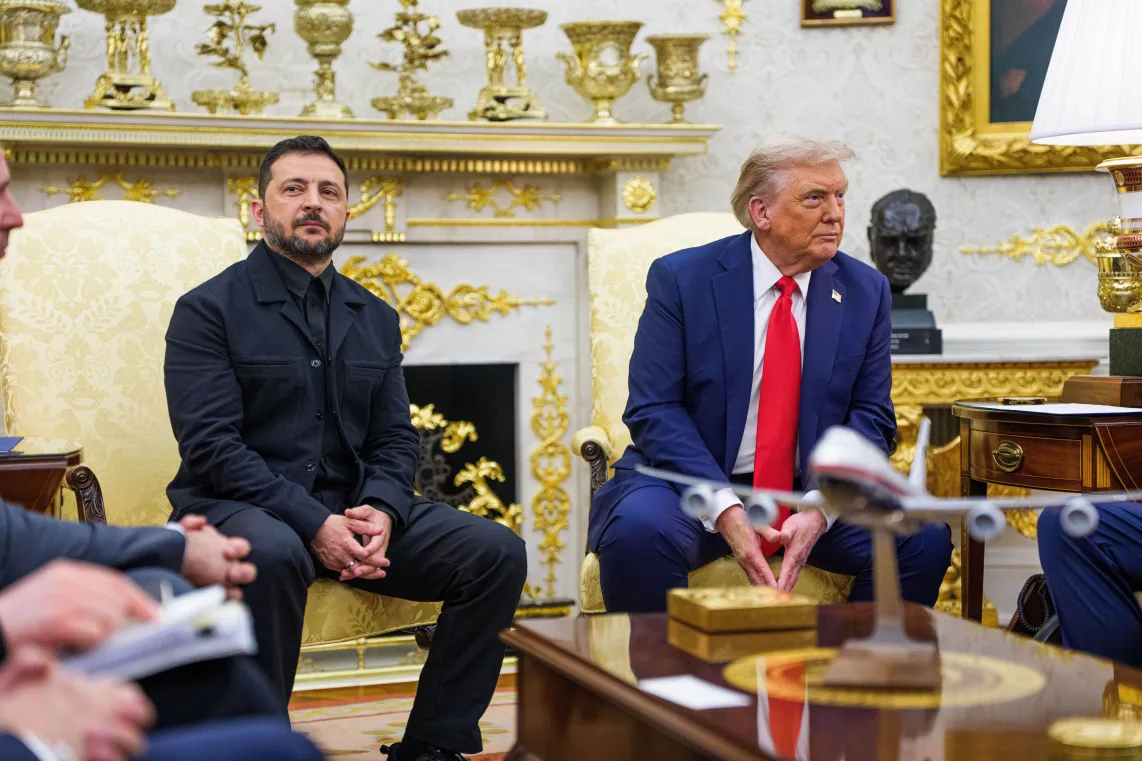 Volodymyr Zelensky (L) and Donald Trump (R). Photo: EPA/AARON SCHWARTZ / POOL