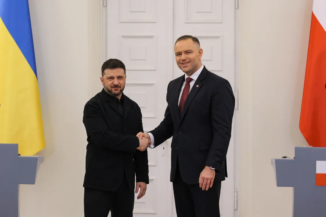 Volodymyr Zelensky (L) and Karol Nawrocki (R). Photo: PAP/Paweł Supernak