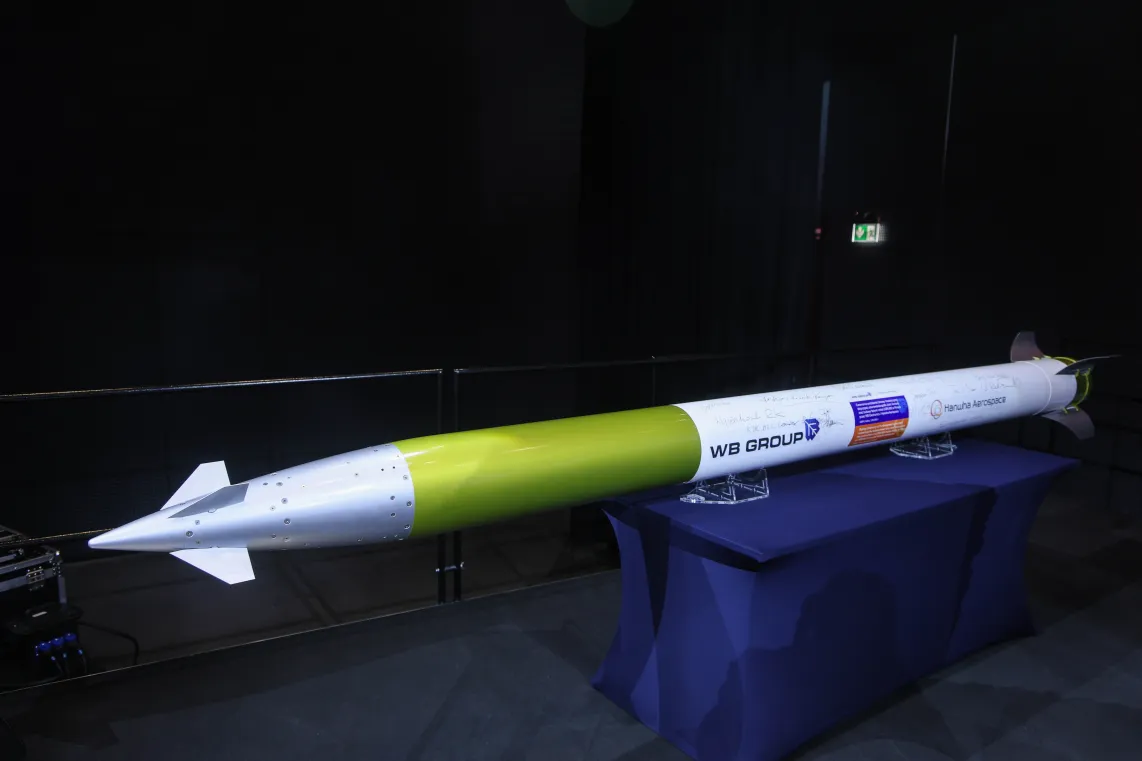 Pocisk rakietowy do wyrzutni HOMAR-K. Fot. PAP/Rafał Guz