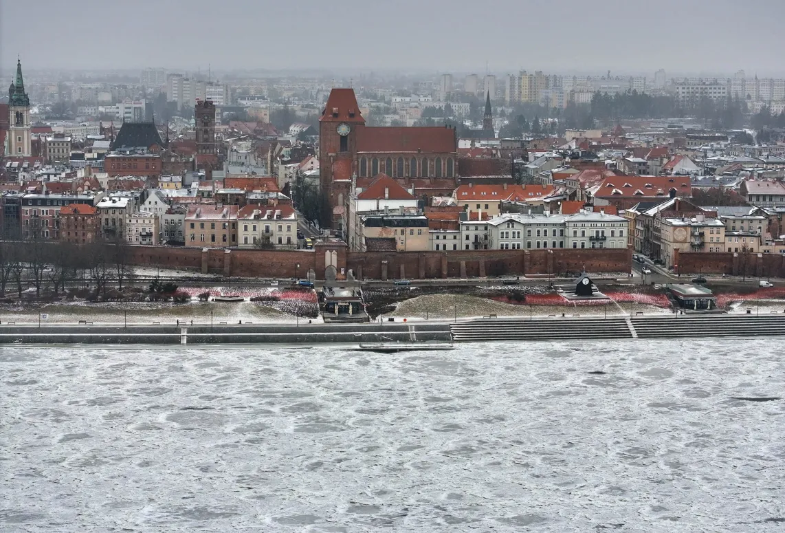 Zator lodowy na Wiśle przy ujściu rzeki Drwęcy w Toruniu Fot. PAP/Tomasz Więcławski
