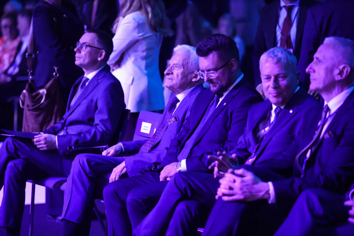 Prof. Jerzy Buzek i prezydent Katowic Marcin Krupa podczas pierwszego dnia Europejskiego Kongresu Gospodarczego w Katowicach Fot. PAP/Jarek Praszkiewicz