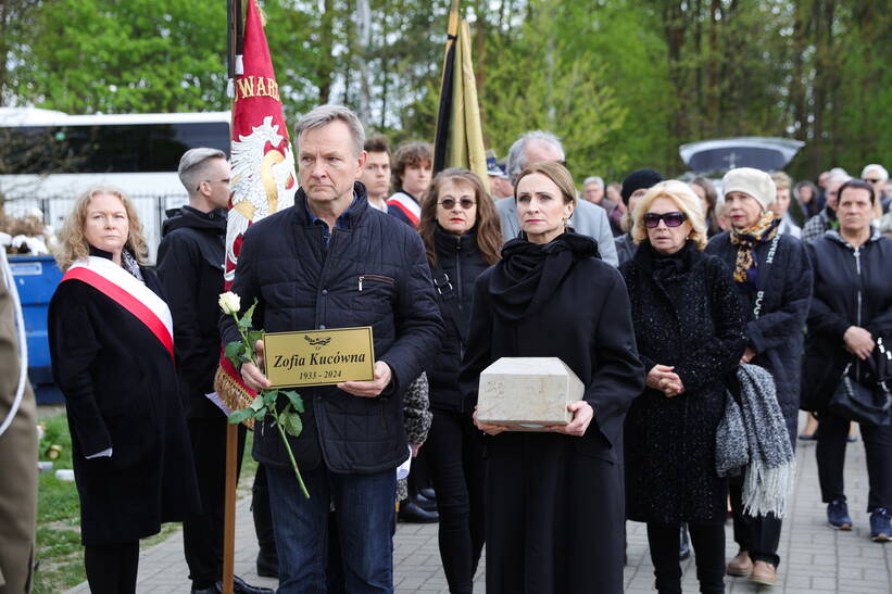 Pogrzeb aktorki Zofii Kucówny na Cmentarzu Parafialnym Konstancin-Jeziorna. Fot. PAP/Rafał Guz