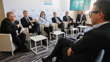 Debata organizowana w Sopocie przez PAP Biznes pt. „Local content w sektorze finansowym – między suwerennością a efektywnością”. Fot. PAP/	Andrzej Jackowski