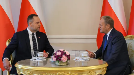Premier Donald Tusk (P) i prezydent Karol Nawrocki (L) podczas spotkania w Pałacu Prezydenckim. Fot. PAP/Paweł Supernak