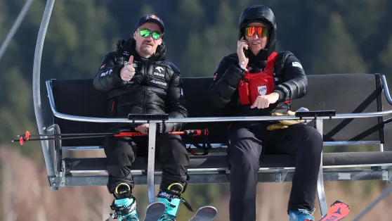 Prezes PZN Adam Małysz i Wojciech Gawor podczas zawodów snowboardowego Pucharu Świata w slalomie gigancie równoległym Fot. PAP/Grzegorz Momot