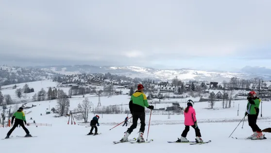  Narciarze na stoku - "UFO" w Bukowinie Tatrzańskiej. Fot. PAP/Grzegorz Momot
