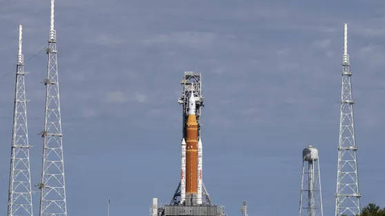 Rakieta z kapsułą Orion. Fot. EPA/CRISTOBAL HERRERA-ULASHKEVICH