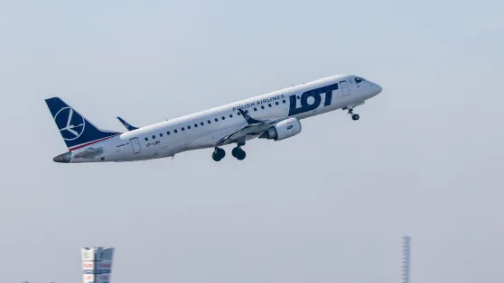 Linie LOT (zdjęcie ilustracyjne). Fot. PAP/Albert Zawada