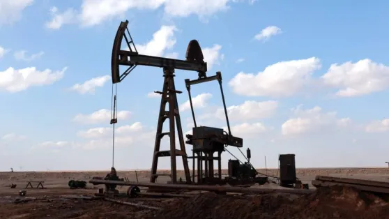 Ropa naftowa (zdjęcie ilustracyjne). Fot. EPA/MOHAMMED AL-RIFAI