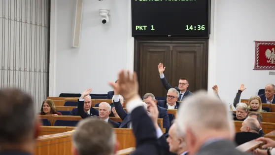 Голосування у залі засідань Сенату. Fot. PAP/Leszek Szymański