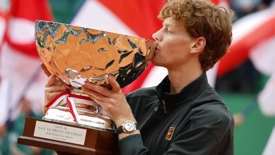 Włoch Jannik Sinner. Fot. EPA/SEBASTIEN NOGIER