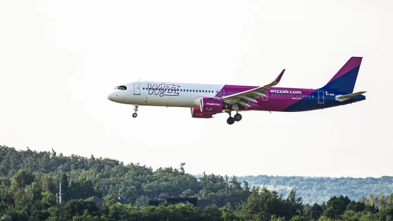 Samoloty przewoźnika Wizz Air. Fot. PAP/Art Service