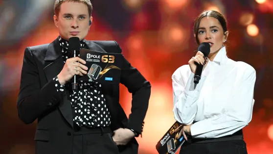 Ralph Kamiński (L) i Gabi Drzewiecka (P) na konferencji 63. Opolskiego Krajowego Festiwalu Polskiej Piosenki. Fot. PAP/Radek Pietruszka