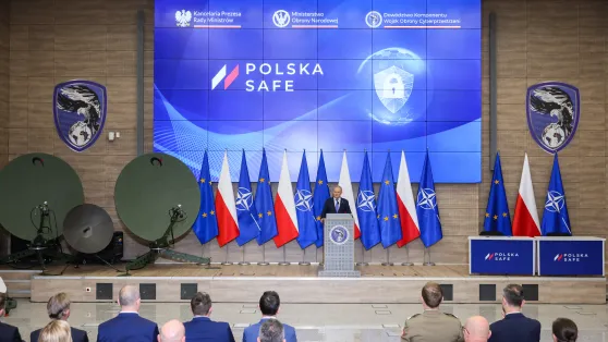 Виступ Дональда Туска під час підписання перших угод у рамках SAFE. Fot. PAP/Leszek Szymański