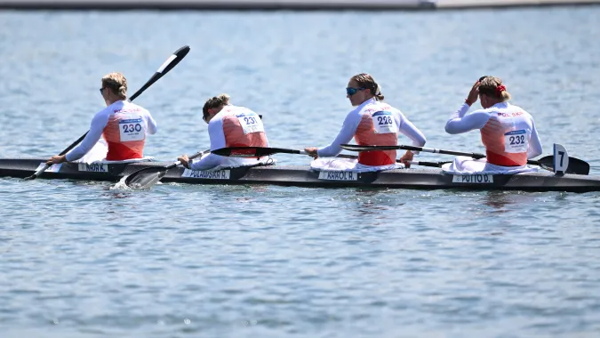 Polskie kajakarki w składzie: Karolina Naja, Anna Puławska, Adrianna Kąkol i Dominika Putto zajęły czwarte miejsce w finaówym wyścigu K4 500 m, fot. PAP/Adam Warżawa