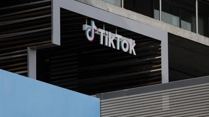 Logo TikToka. Fot. PAP/EPA/CAROLINE BREHMAN 