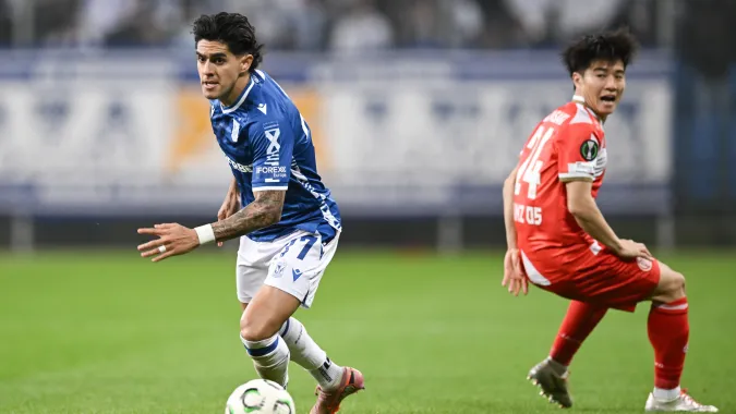 Piłkarz Lecha Poznań Luis Palma. Fot. PAP/Jakub Kaczmarczyk